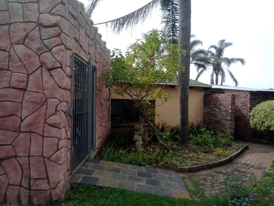 4 Bedroom Property for Sale in C Place Eastern Cape